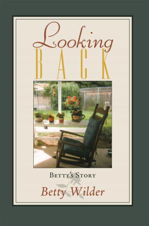 Cover of the book Looking Back by Elaine Stienon
