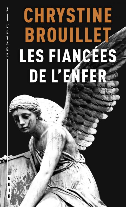 Cover of the book Les fiancées de l'enfer by Chrystine Brouillet, À l’étage
