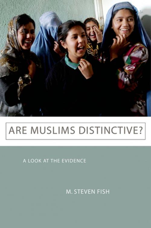 Cover of the book Are Muslims Distinctive? by M. Steven Fish, Oxford University Press