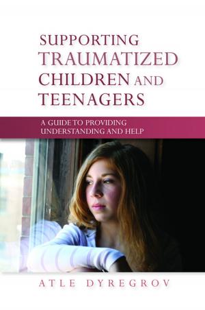Cover of the book Supporting Traumatized Children and Teenagers by Tom Stone