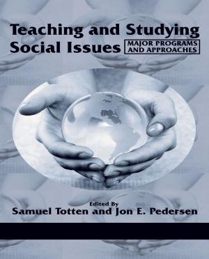 Cover of the book Teaching and Studying Social Issues by Dall'Alba, Eduardo