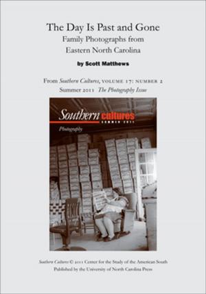 Cover of the book The Day Is Past and Gone: Family Photographs from Eastern North Carolina by Richard Iton
