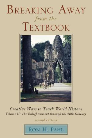 Cover of the book Breaking Away from the Textbook by Jennifer R. Karnopp, Charles M. Reigeluth, author of Reinventing Schools: It’s Time to Break the Mold