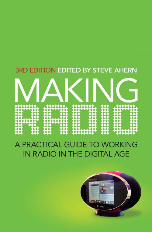 Cover of the book Making Radio by Steve Ahern, Allen & Unwin
