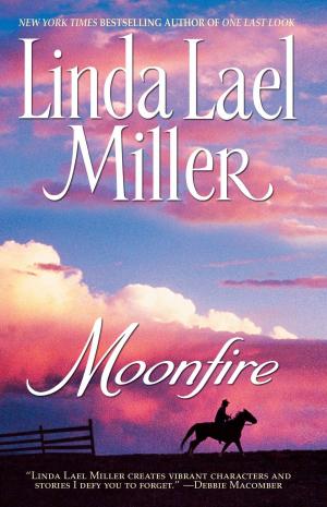 Cover of the book Moonfire by Linda Howard