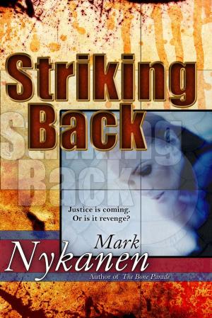 Cover of the book Striking Back by Sparkle Abbey