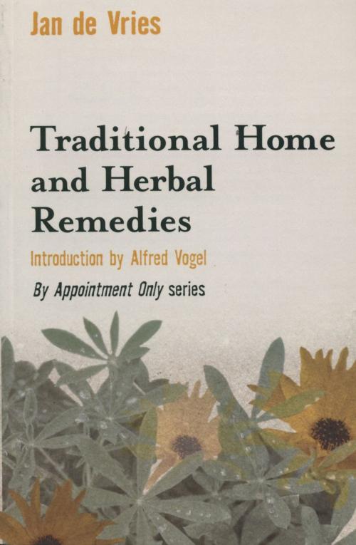 Cover of the book Traditional Home and Herbal Remedies by Jan de Vries, Mainstream Publishing