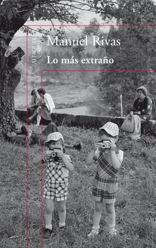 Cover of the book Lo más extraño by Manuel Rivas, Penguin Random House Grupo Editorial España