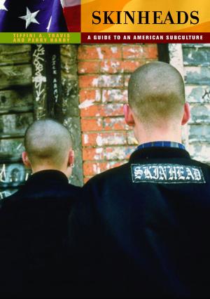 Cover of the book Skinheads by Thomas Aiello