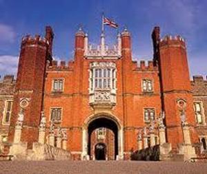 Cover of the book 10 Things To Do Around Hampton Court Palace by EXIT City Guides