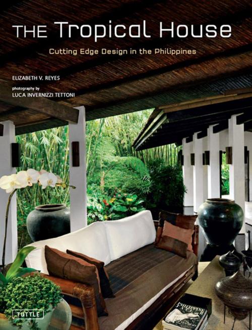 Cover of the book The Tropical House by Elizabeth Reyes, Tuttle Publishing
