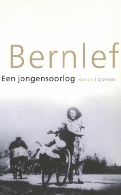 Cover of the book Een jongensoorlog by J. Bernlef, Singel Uitgeverijen