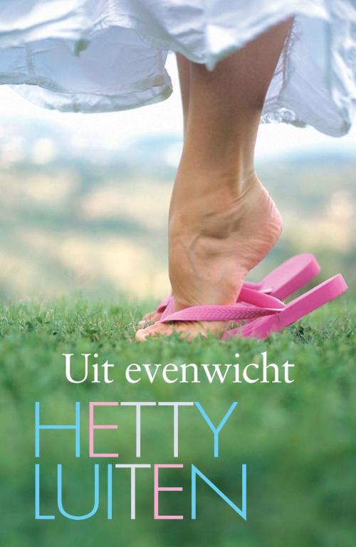 Cover of the book Uit evenwicht by Hetty Luiten, VBK Media