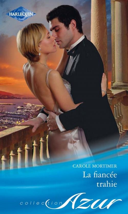 Cover of the book La fiancée trahie by Carole Mortimer, Harlequin