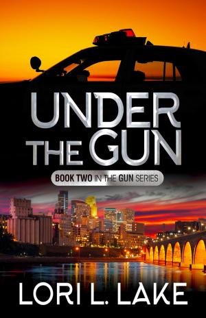 Cover of the book Under The Gun by Lori L. Lake, Christopher Hawthorne Moss