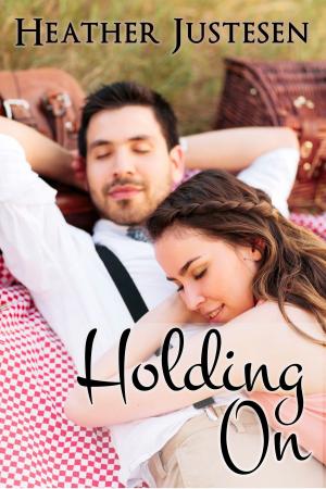 Cover of the book Holding on by Lara Adrian