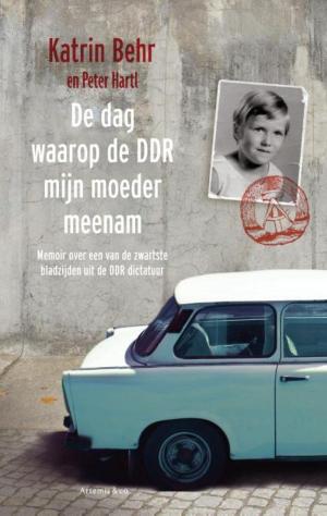 Cover of the book De dag waarop de DDR mijn moeder meenam by Vanessa Kelly