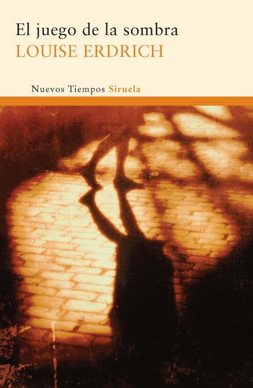 Cover of the book El juego de la sombra by Louise Erdrich, Siruela