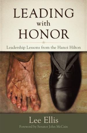Cover of the book Leading With Honor: Leadership Lessons from the Hanoi Hilton by Rich Horwath
