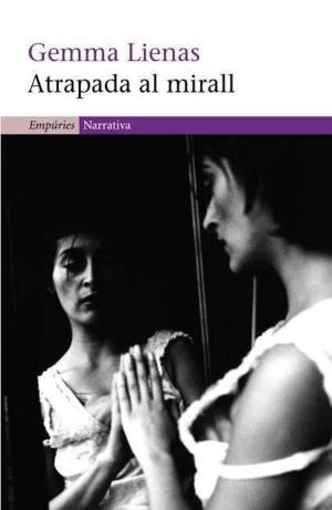 Cover of the book Atrapada al mirall by Jaume Cabré