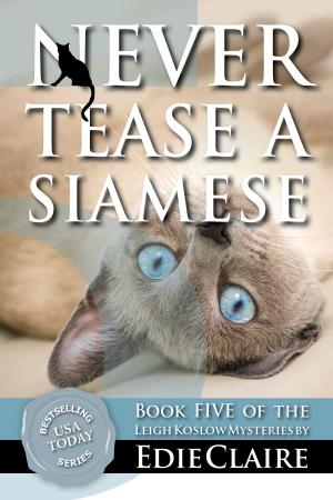 Cover of the book Never Tease a Siamese by Nanette Buchanan