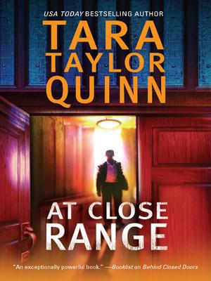 Cover of the book At Close Range by Carla Neggers
