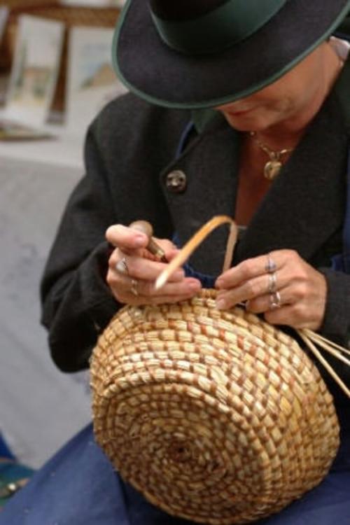 Cover of the book A Beginners Guide to Basket Making by Hugo Warner, Axel Publishing