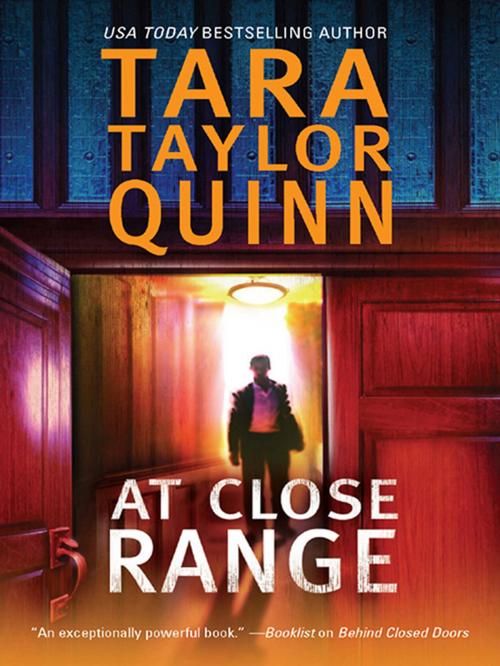 Cover of the book At Close Range by Tara Taylor Quinn, MIRA Books