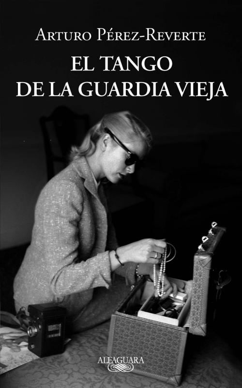 Cover of the book El tango de la Guardia Vieja by Arturo Pérez-Reverte, Penguin Random House Grupo Editorial España
