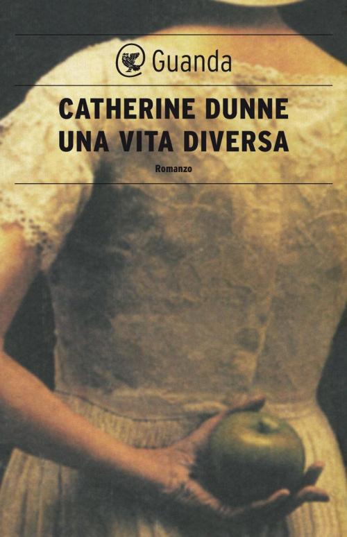 Cover of the book Una vita diversa by Catherine Dunne, Guanda