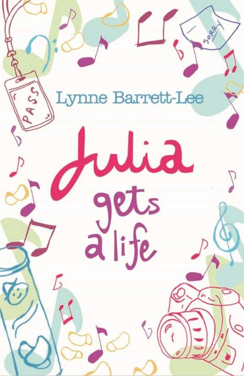 Cover of the book Julia Gets a Life by Lynne Barrett-Lee, Accent Press
