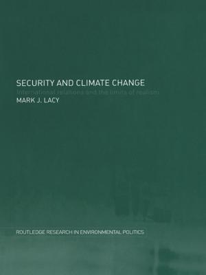 Cover of the book Security and Climate Change by AnaClaudiaSurianiDa Silva
