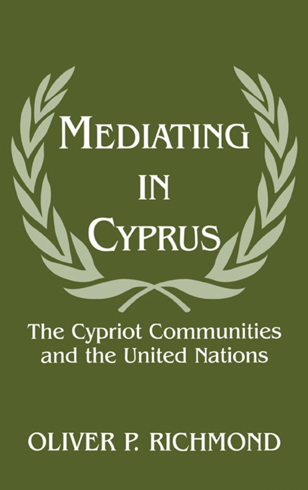 Big bigCover of Mediating in Cyprus
