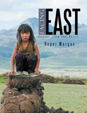 Book cover of Facing East - Photos from the Heart