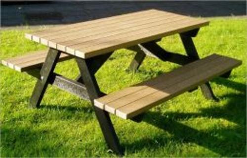 Cover of the book How to Build a Picnic Table by Julio Smoove, Axel Publishing