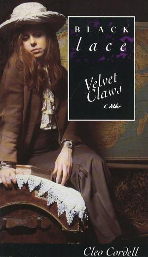 Cover of the book Velvet Claws by Hollie de Cruz