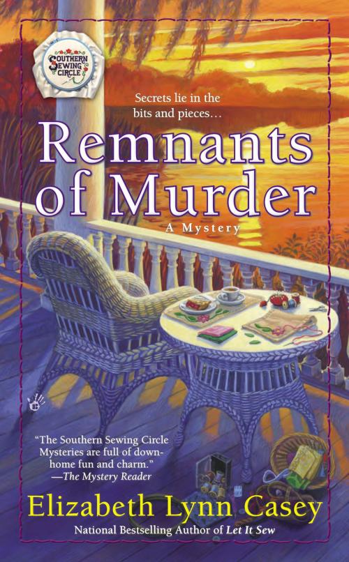 Cover of the book Remnants of Murder by Elizabeth Lynn Casey, Penguin Publishing Group