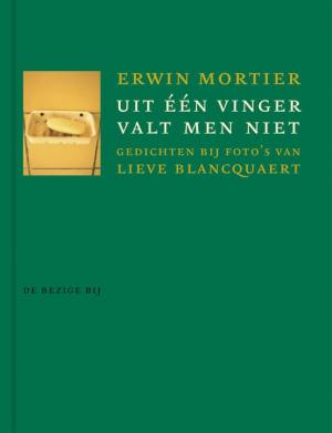 Cover of the book Uit een vinger valt men niet by Georges Simenon