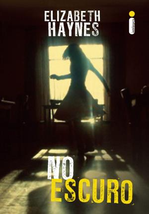 Cover of the book No escuro by Rick Riordan
