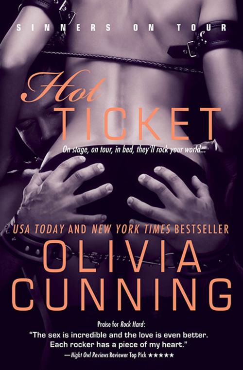 Cover of the book Hot Ticket by Olivia Cunning, Sourcebooks