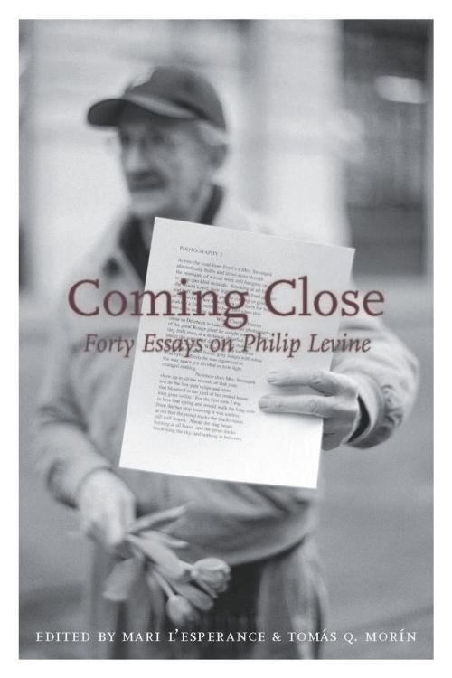 Cover of the book Coming Close by , University of Iowa Press