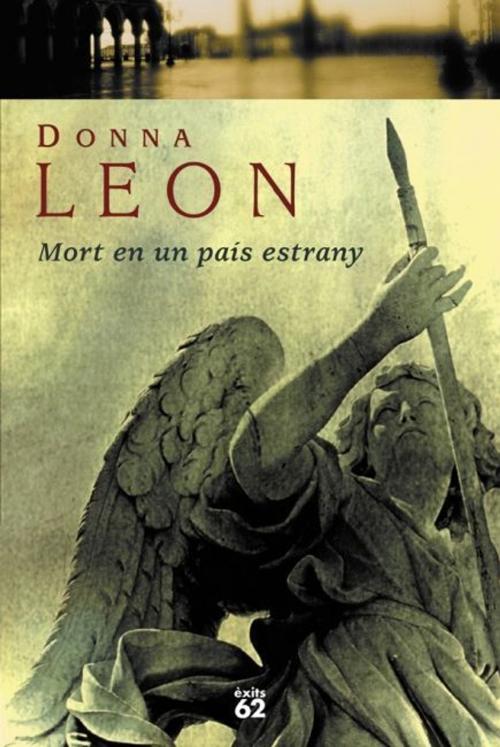 Cover of the book Mort en un país estrany by Donna Leon, Grup 62