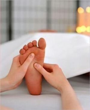 Book cover of Giving a Foot Massage For Beginners