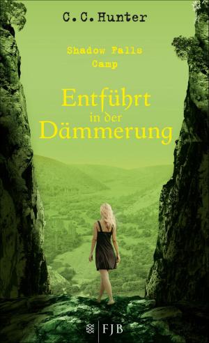 bigCover of the book Shadow Falls Camp - Entführt in der Dämmerung by 