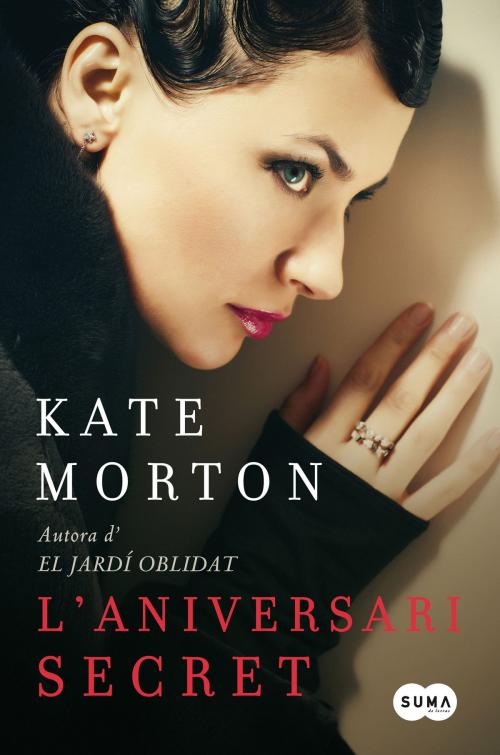 Cover of the book L'aniversari secret by Kate Morton, Penguin Random House Grupo Editorial España