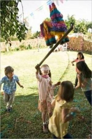Cover of the book How to Make a Pinata by Rebecca Benche