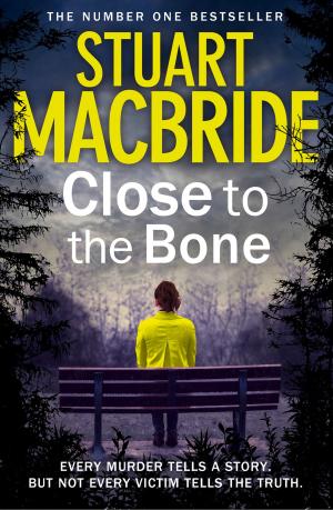 Cover of the book Close to the Bone (Special Edition) (Logan McRae, Book 8) by Natasha Hardy
