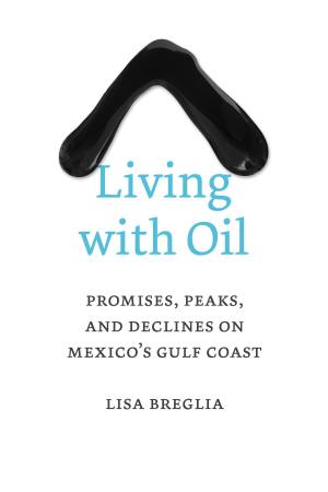 Cover of the book Living with Oil by Larry Jene Fisher, Thad  Sitton, C.E. Hunt