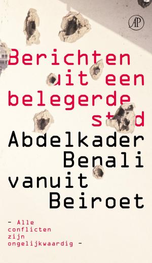 Cover of the book Berichten uit een belegerde stad by Koos van Zomeren