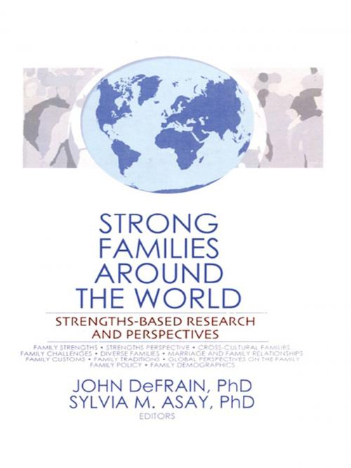 Cover of the book Strong Families Around the World by , Taylor and Francis
